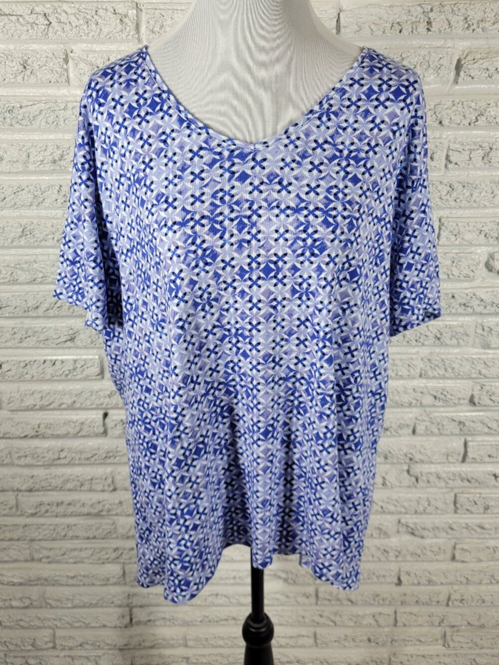Croft & Barrow Classic Tee 2X Blue White Geometric V-Neck Cotton Knit GEO176E